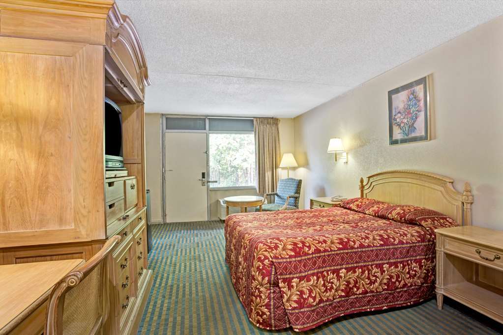 Red Roof Inn Fredericksburg North Habitación foto